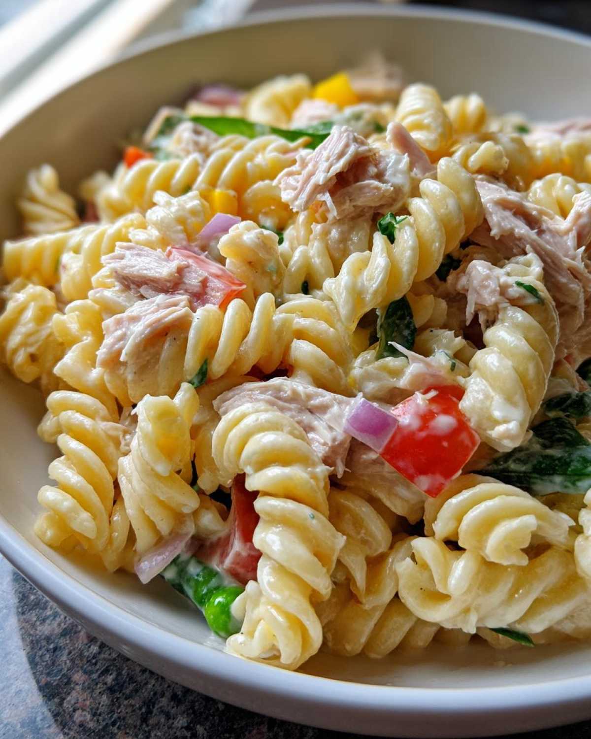 Classic tuna pasta salad - detail 1