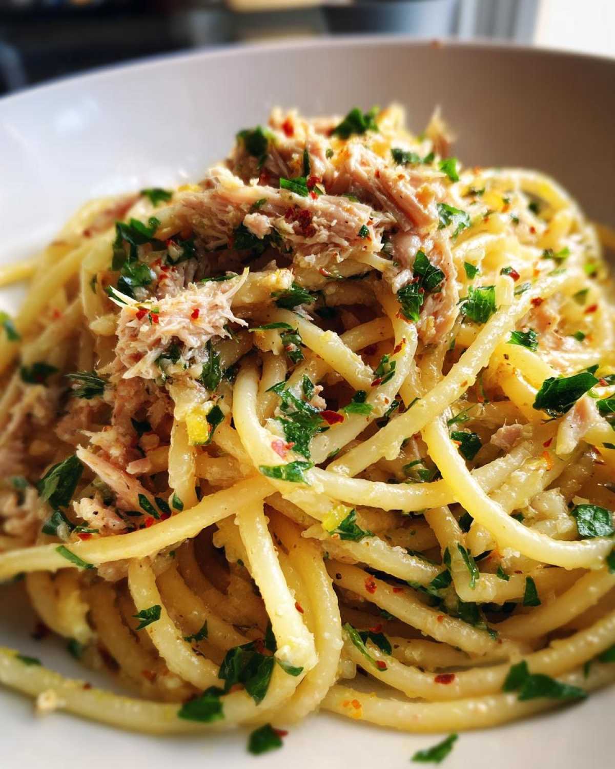 Lemon garlic tuna pasta - detail 1