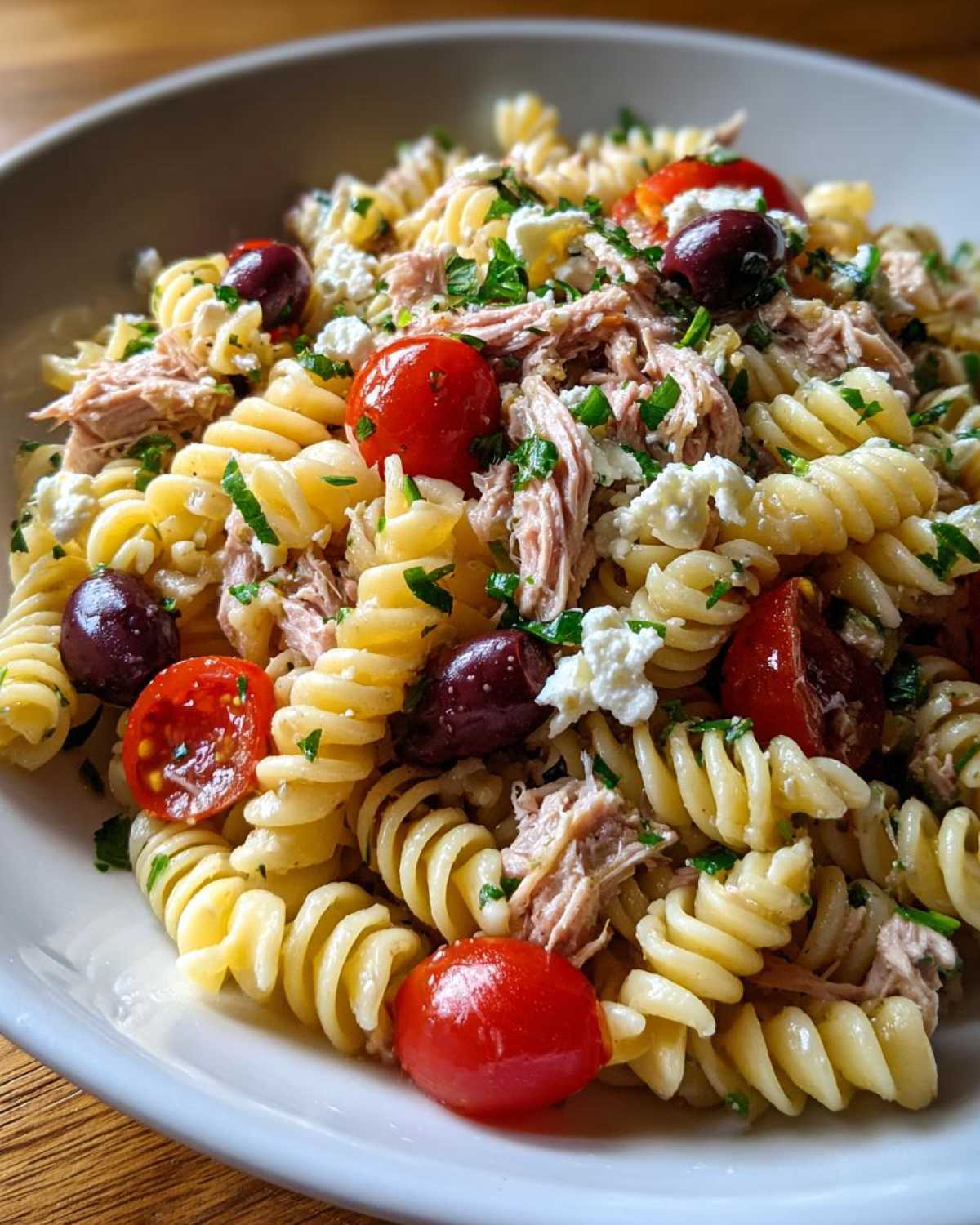 Mediterranean tuna pasta salad - detail 4