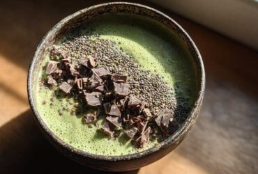 Mint Chocolate Chip Smoothie Bowl