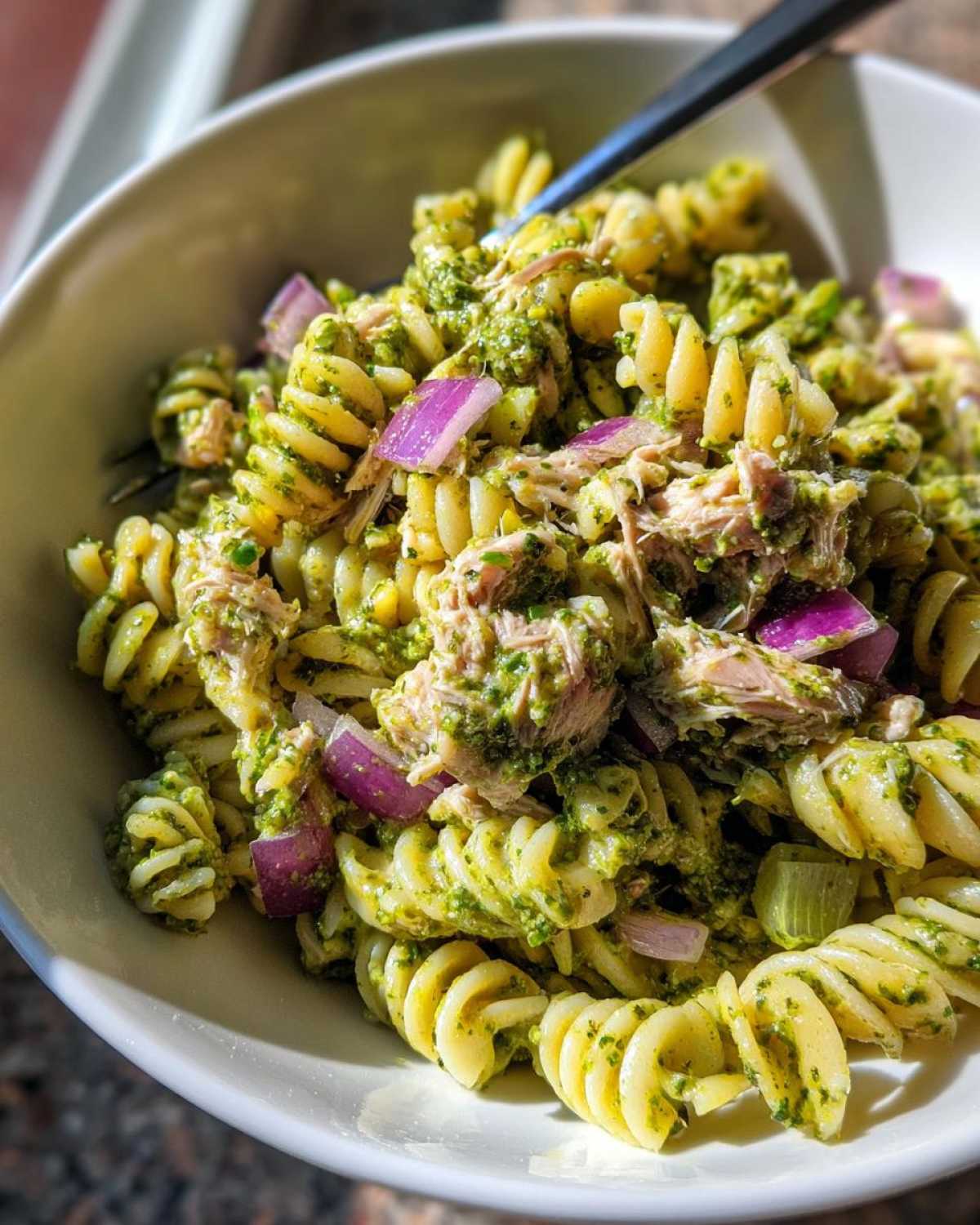 Pesto tuna pasta salad - detail 2