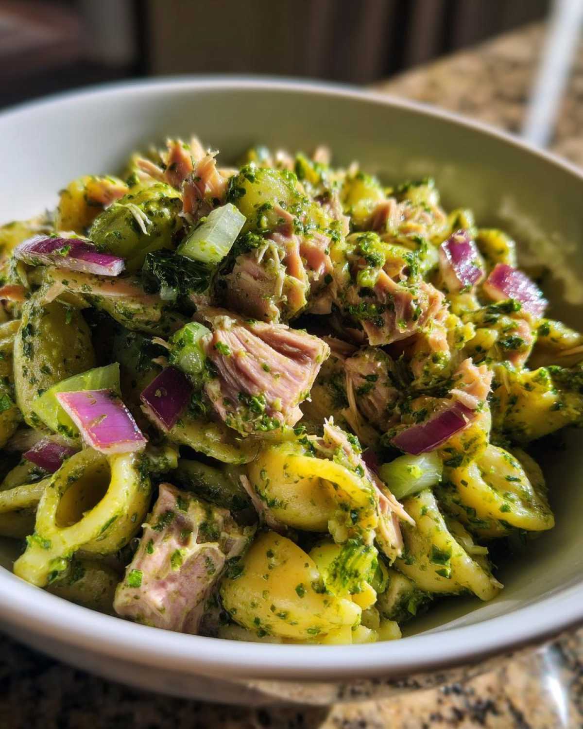 Pesto tuna pasta salad - detail 3