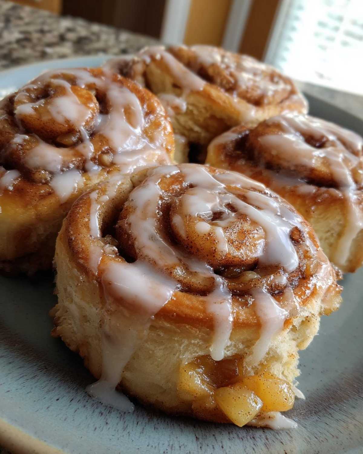 Apple Pie Cinnamon Rolls - detail 1