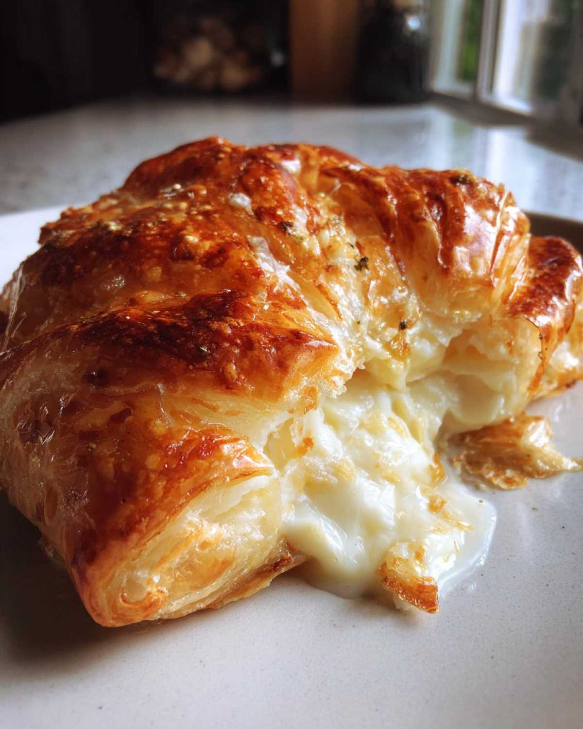 Baked Brie in Puff Pastry - detail 3