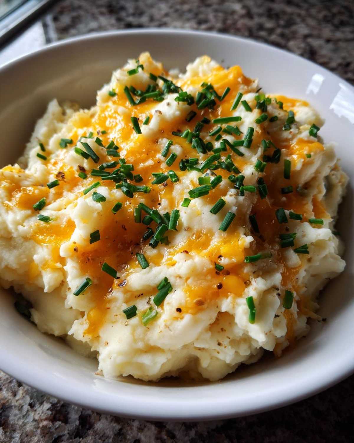 Cheesy Garlic Butter Mashed Potatoes - detail 2