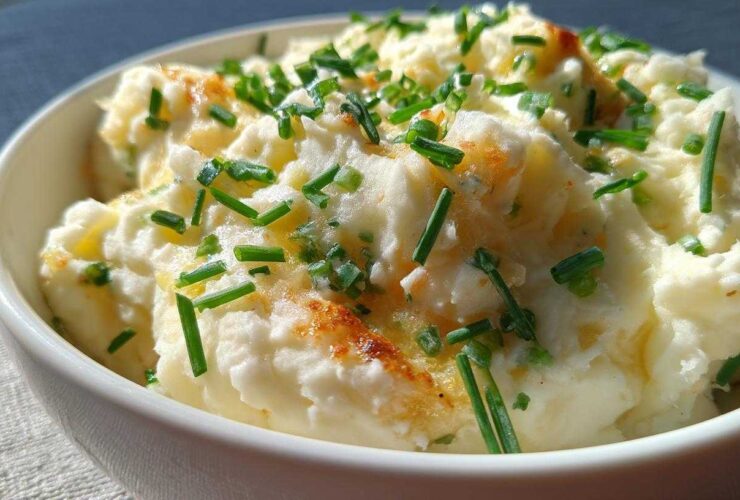 Cheesy Garlic Butter Mashed Potatoes