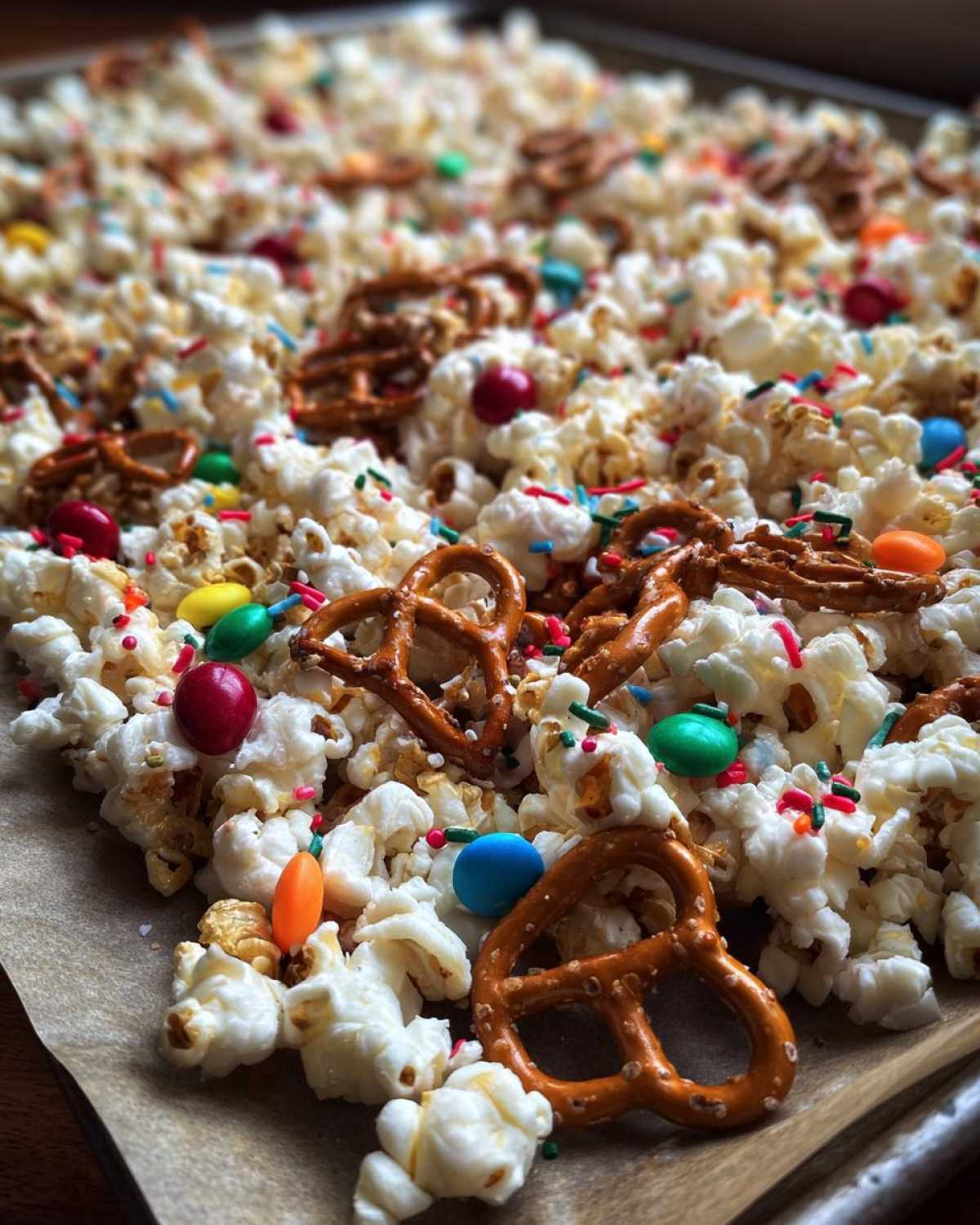 Christmas Popcorn Crunch - detail 1