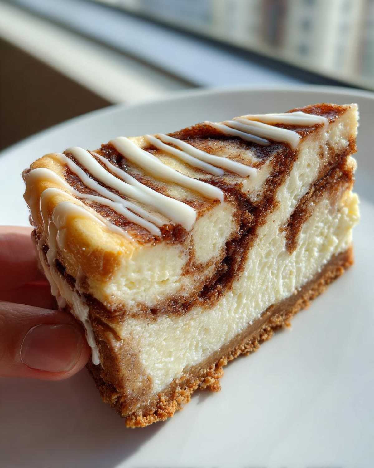 Cinnamon Roll Cheesecake - detail 3