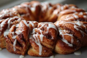 Cinnamon Roll Wreath