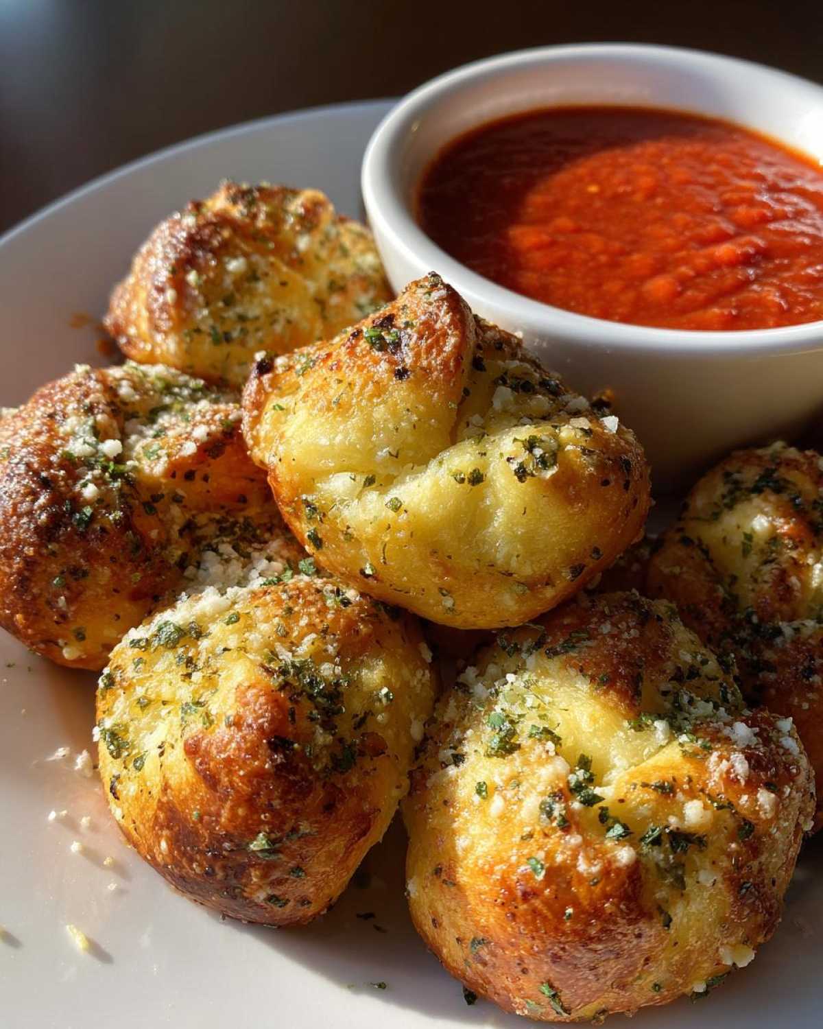 Garlic Knots with Marinara - detail 2