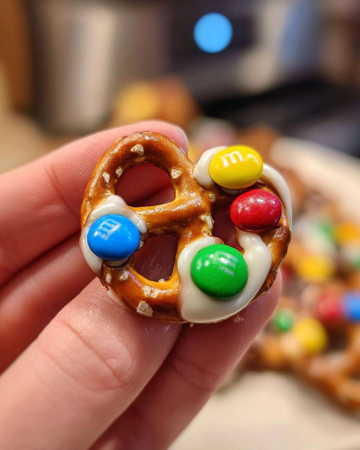 Holiday Pretzel Hugs - detail 1