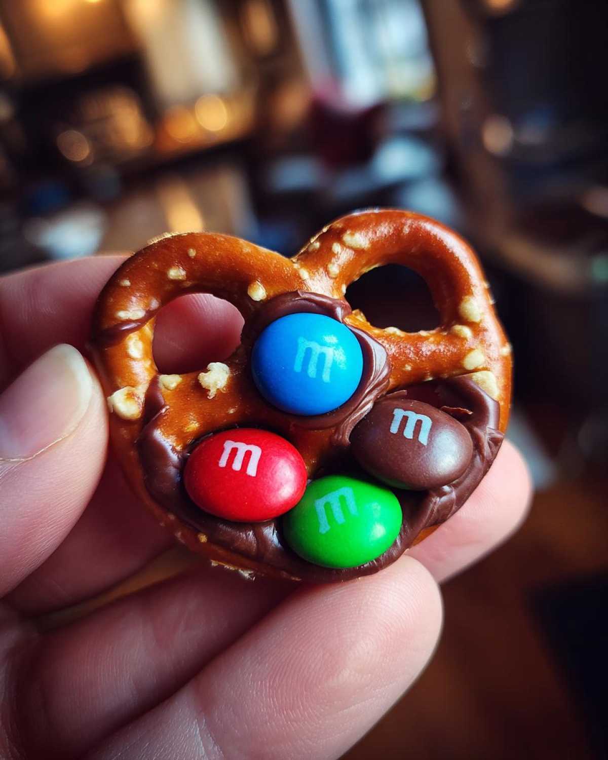 Holiday Pretzel Hugs - detail 3