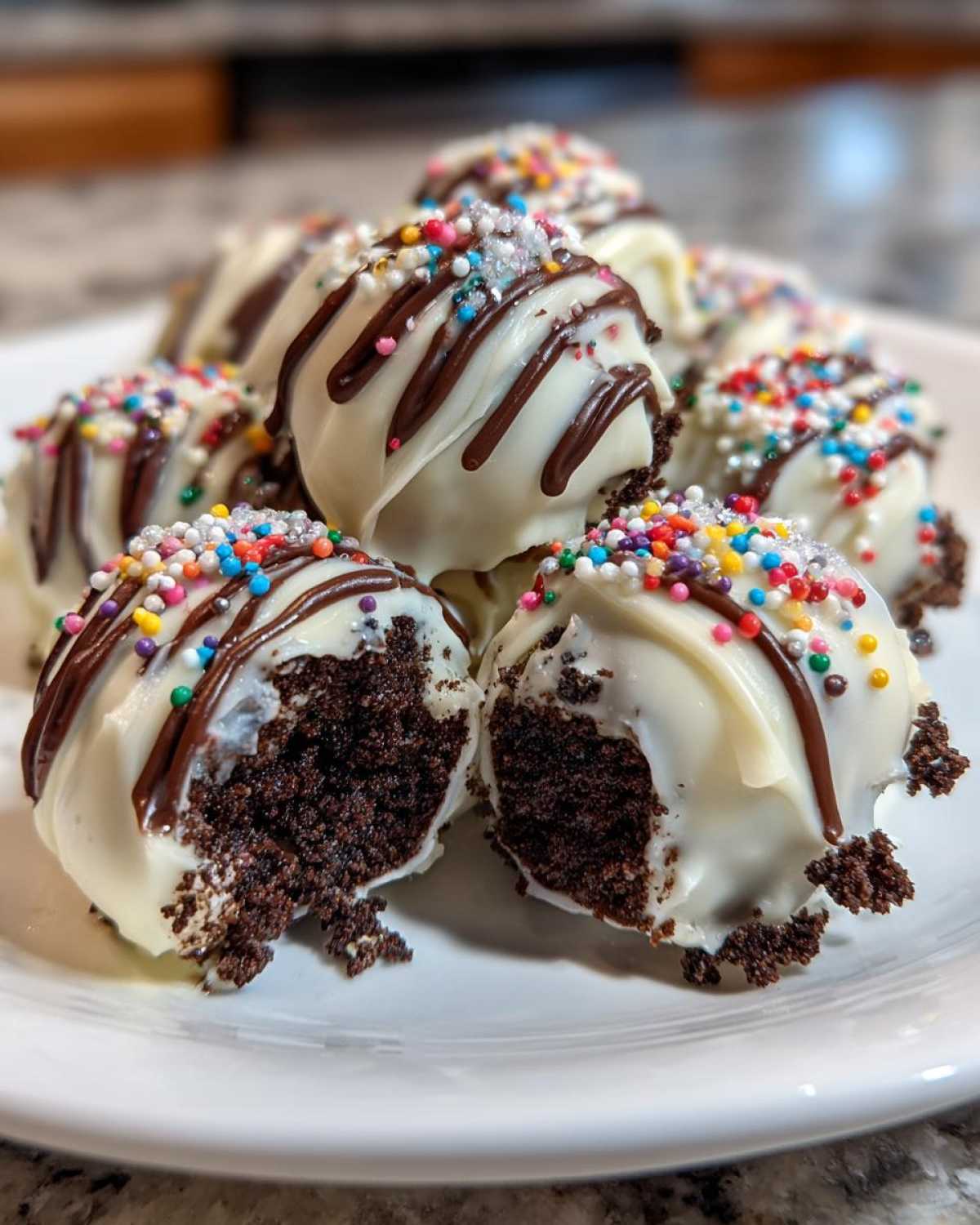 Oreo Truffle Snowballs - detail 4