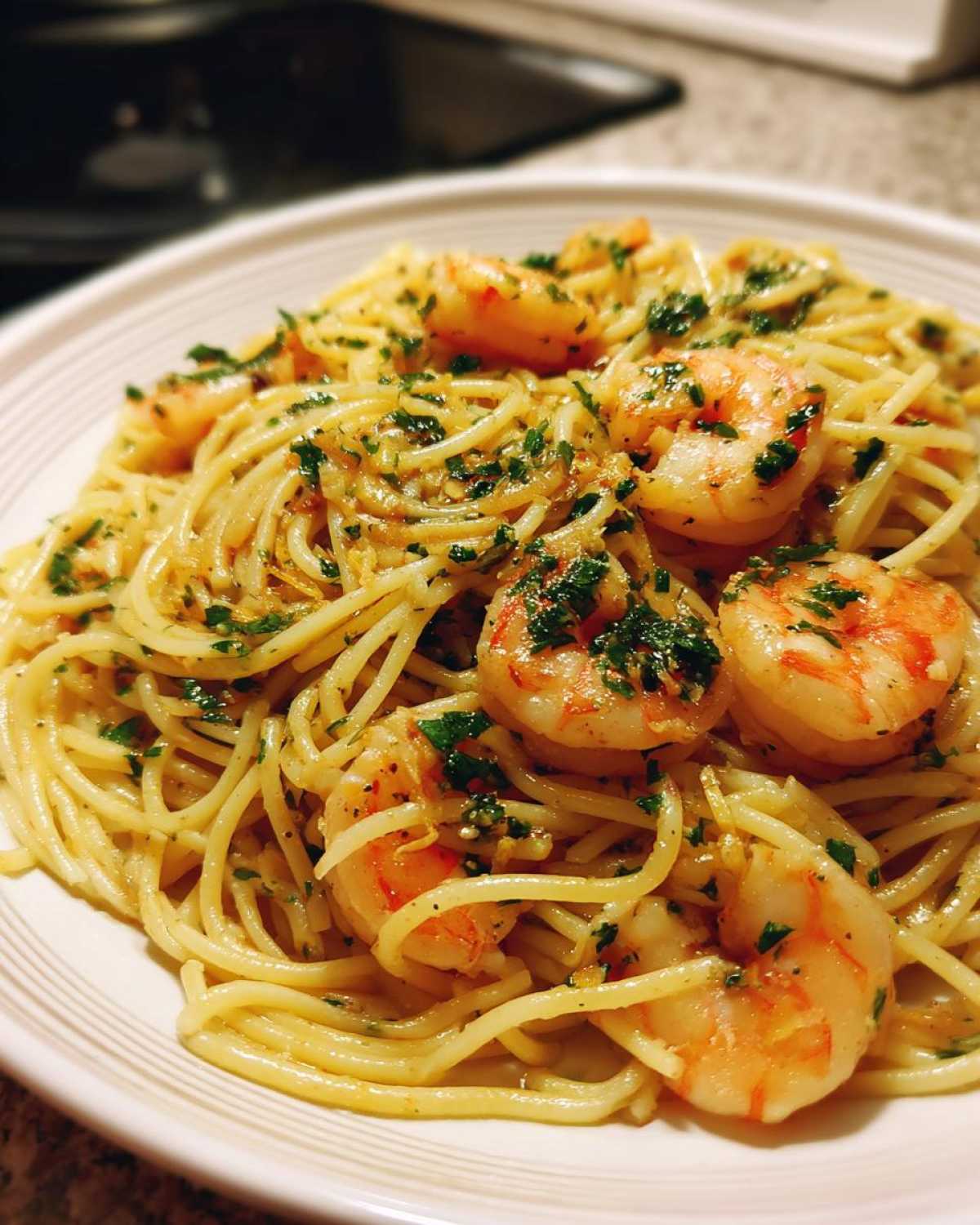 Spaghetti Aglio e Olio with Shrimp - detail 2