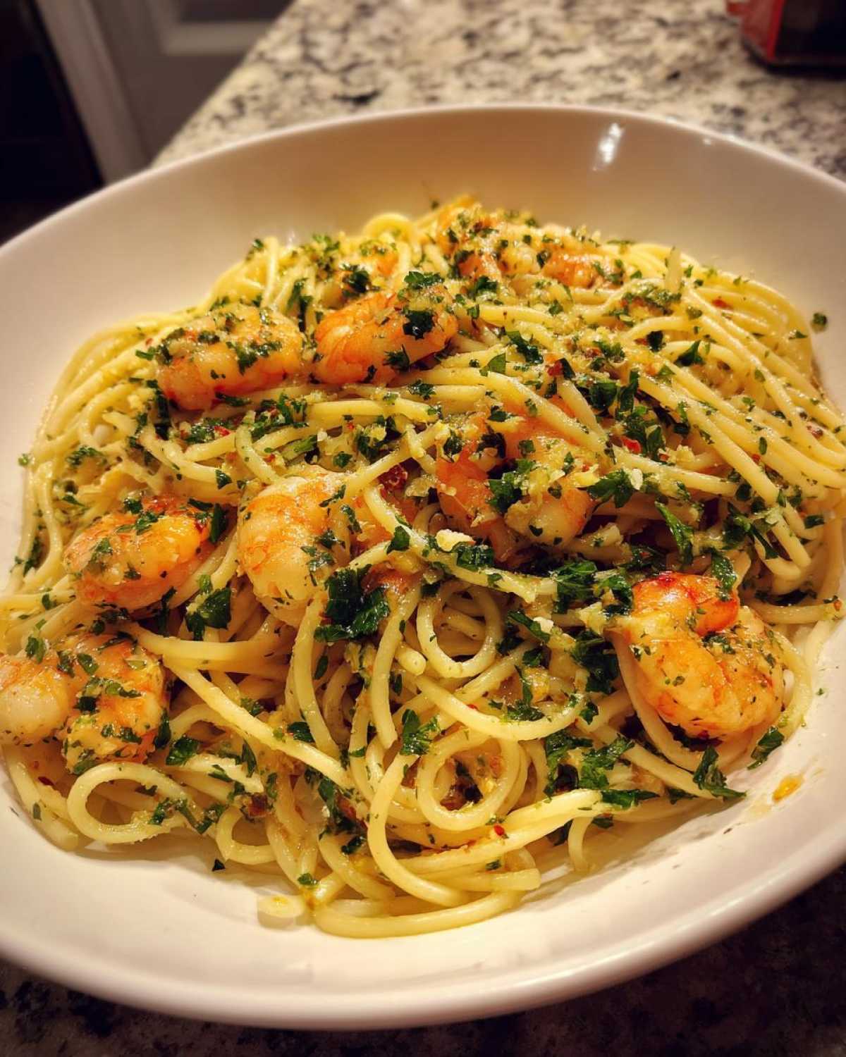 Spaghetti Aglio e Olio with Shrimp - detail 3