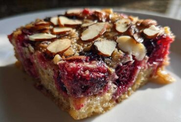 Baked Almond Berry Oatmeal