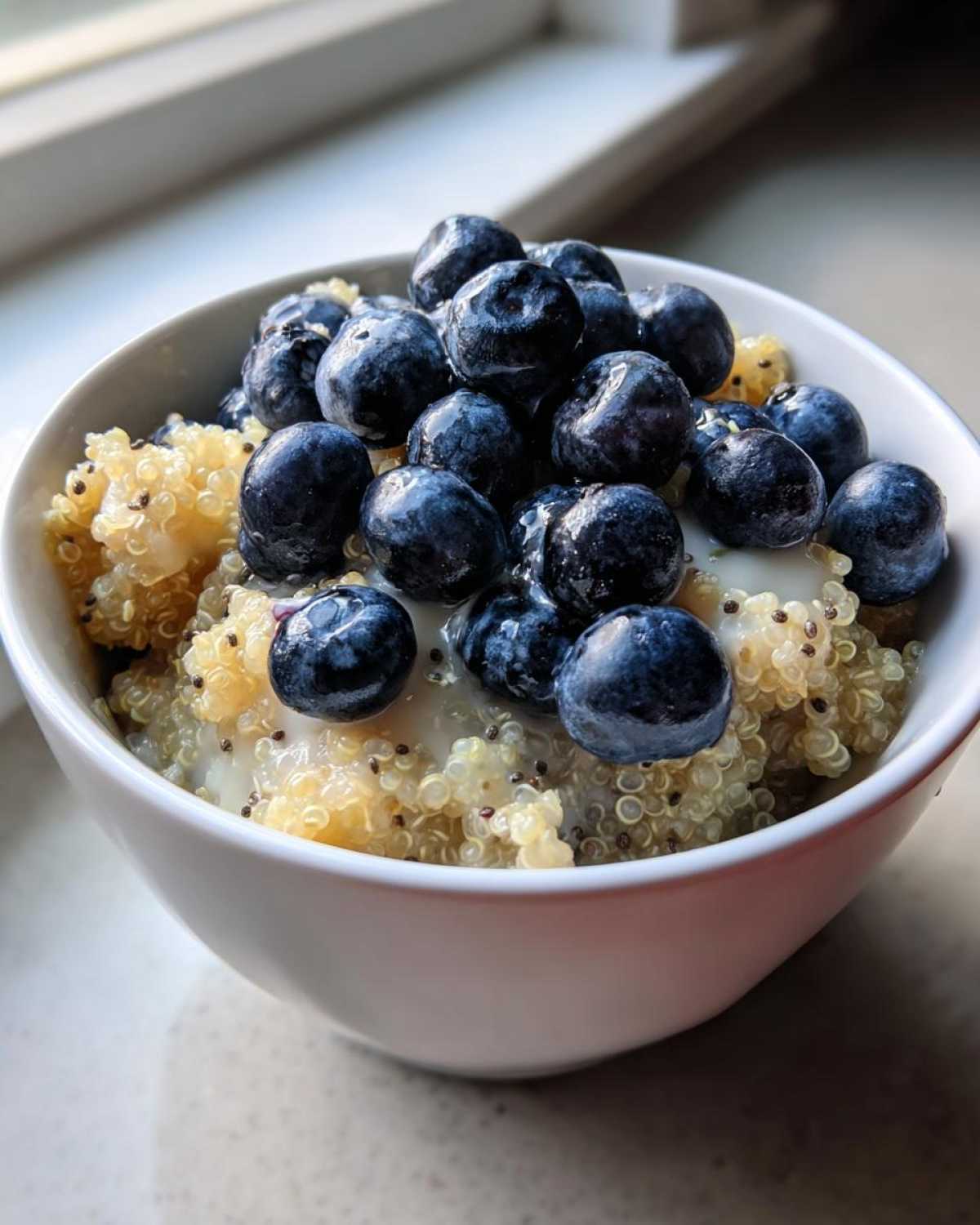 Blueberry Quinoa Breakfast Bowl - detail 2
