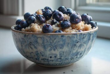 Blueberry Quinoa Breakfast Bowl