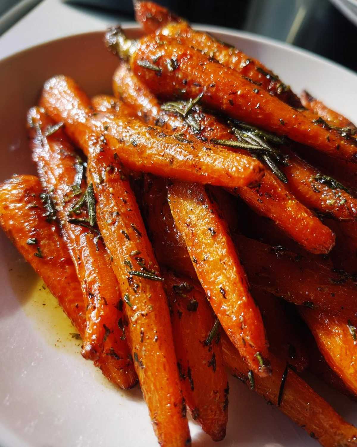 Maple Rosemary Roasted Carrots - detail 2