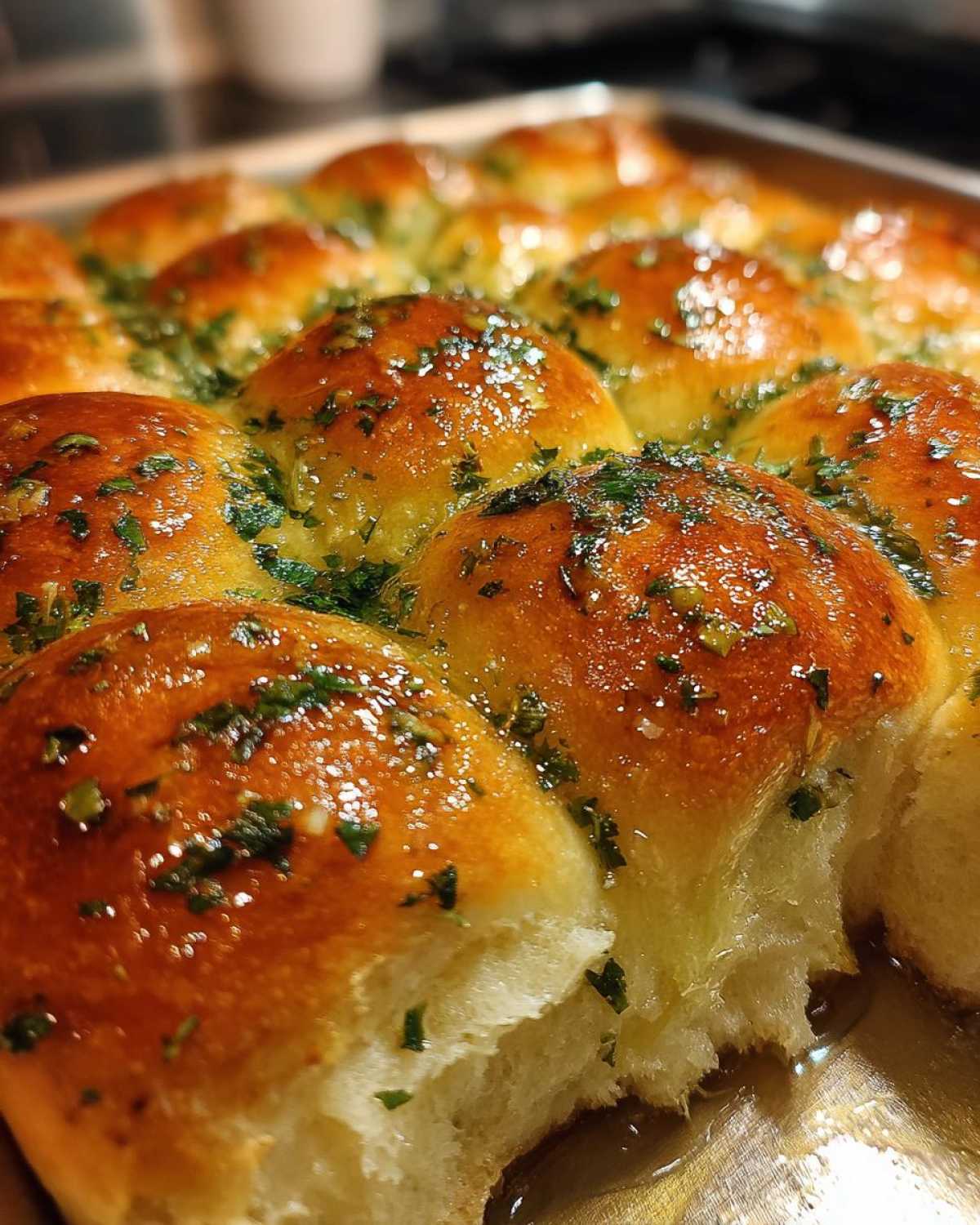 Soft Garlic Herb Dinner Rolls - detail 3