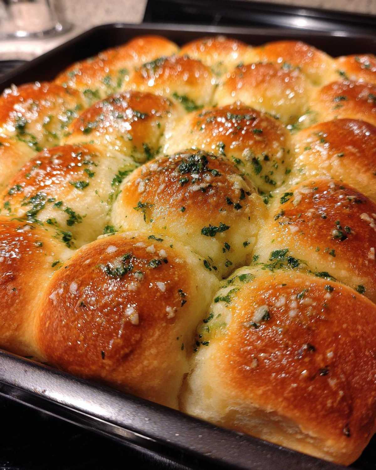 Soft Garlic Herb Dinner Rolls - detail 4