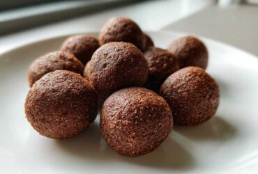 Soft Gingerbread Protein Balls