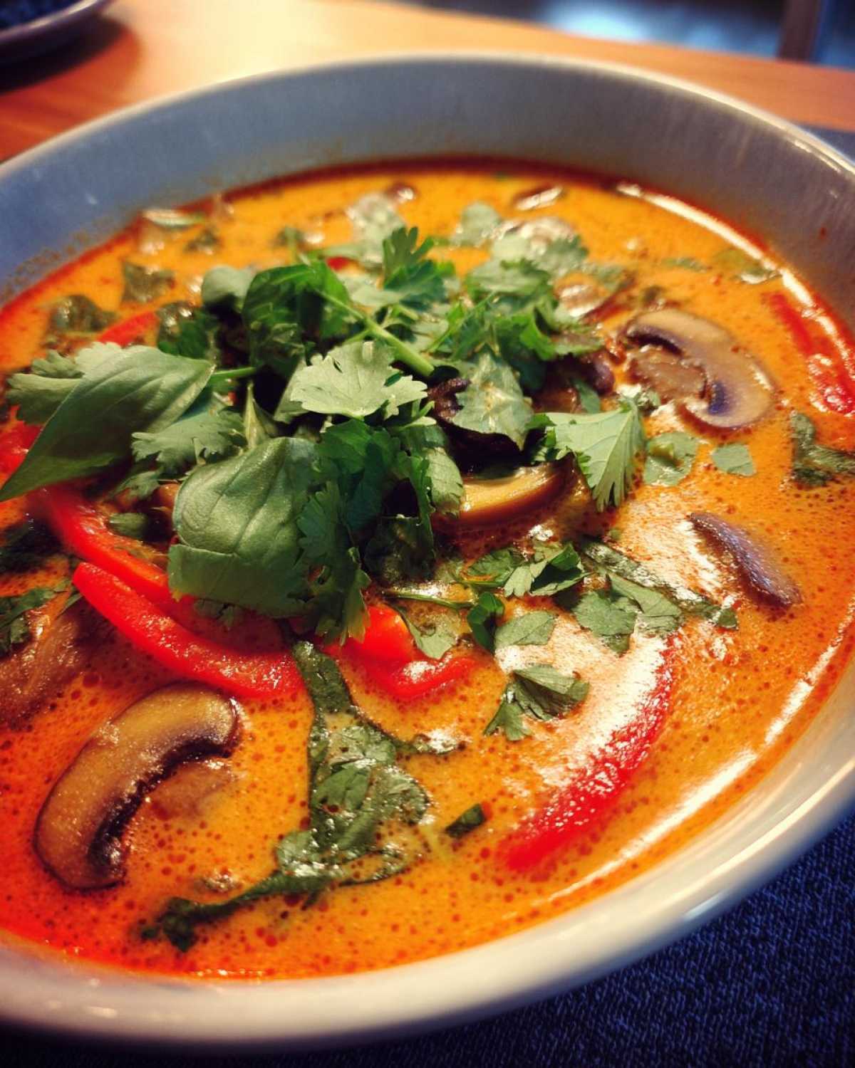 Spicy Thai Coconut Curry Soup - detail 1